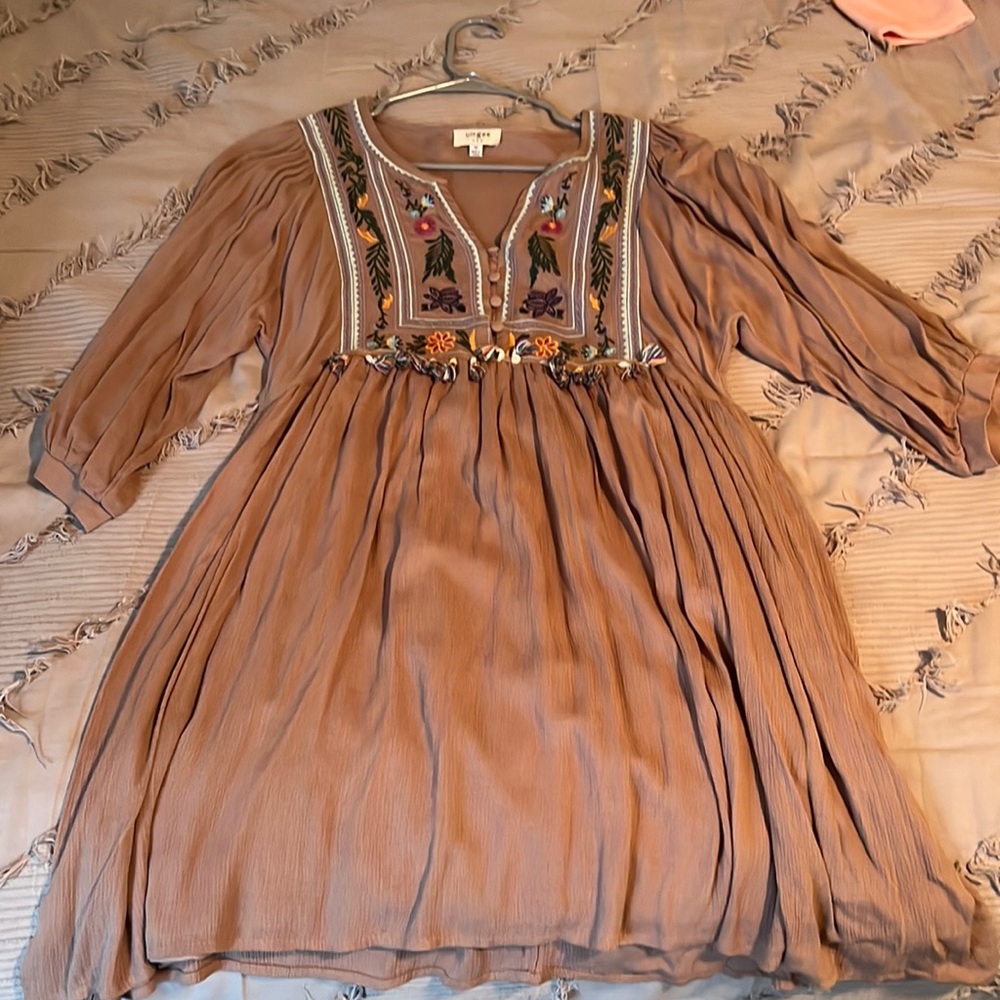 Size medium, quarter length sleeve dress.